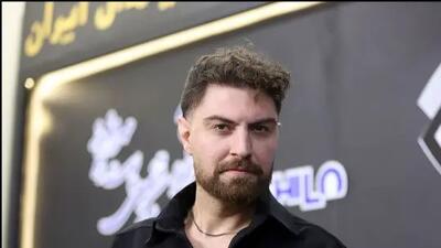  نگاهی به گوشه ای از دکوراسیون خونه امیرحسین فتحی بازیگر جذاب سریال شغال، جیران، شهرزاد مزین به المان های هنری و کتابخانه ای بزرگ/ بیخود نیست بهش میگن آقازاده سینمای ایران!