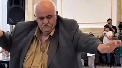  فیلم آواز شاد/ پیرمرد درشت اندام چه رقص اسلوموشنی تو عروسی میره قدم قدم