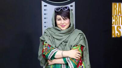  فیلم / نگاهی به چیدمان  شاهانه خانه بهنوش بختیاری خانم دده بامداد خمار  به سبک کاخ / از شومینه مرمری و  شمعدانی 5 شاخه اعیانی و  فرش ابریشمی تا مبلمان سبک باروک و...