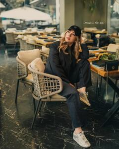  عکس/ تیپ پاییزی جنجالی متین ستوده با کت‌شلوار و کلاه کپ