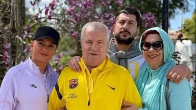  عکس خانوادگی  علی پروین در کنار همسر جوان و دختران زیبایش/ مادر جوانتر و خوش استایل تر از دخترانش .../ چه جمع باحال و صمیمی ای