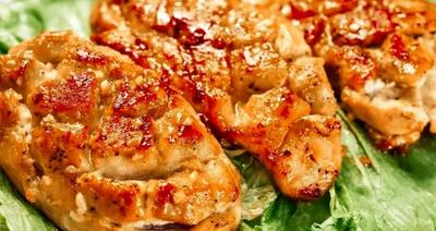  طرز تهیه مرغ با سس سیر و عسل ؛ کاراملی در ۱۵ دقیقه‌ای