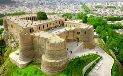  قلعه فلک الافلاک عربی خیر بلکه سپهر سپهران یادگار ایران باستان و یادآور شکوه گذشته‌ها