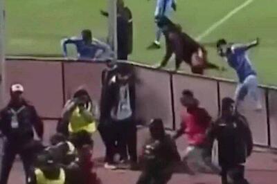  فوتبال با ۱۷ اخراجی، گاز اشک آور و زدن پلیس