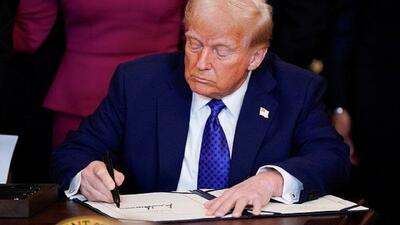  ترامپ دستور بازبینی گرین کارت‌های اتباع ۱۹ کشور  از جمله ایران را صادر کرد