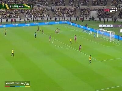  گل چهارم الاتحاد به الشباب توسط بنزما