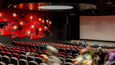  آلودگی هوا سینماها را خلوت کرده/ آمار فروش فیلم‌ها واقعی است؟