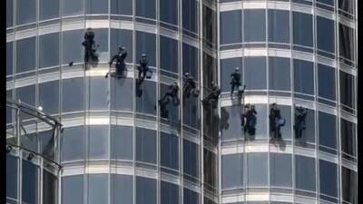  تمیز کردن برج خلیفه در ارتفاع ۸۰۰ متری