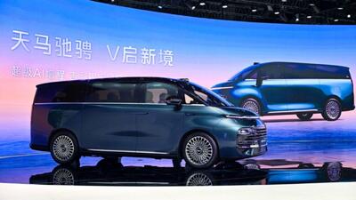  جیلی 42 زن را در ون جدید خود جا داد!