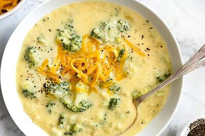  سوپ بروکلی با پنیر چدار؛ طعمی که نمی‌توان نادیده گرفت