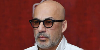  امیر آقایی باز هم با کت چرم جذابیتش را به رخ کشید! انگار نه انگار ۵۰ ساله است - چی بپوشم