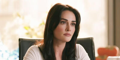  اسرا بیلگیچ آیتم‌های ترندی و لوکس را در یک استایل جمع کرد و درخشید! - چی بپوشم