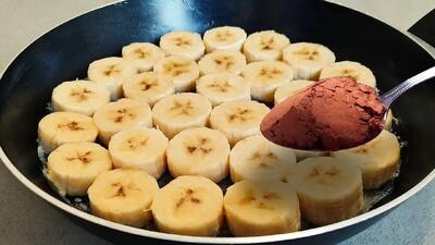  موز و پودر کاکائو را با هم مخلوط کنید / طرز تهیه کیک سریع و خوشمزه در ماهیتابه