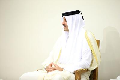  استایل غیرمنتظره امیر قطر در آفریقا با آیفون ۱۲ | اقتصاد24