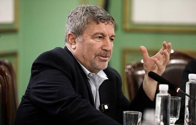  روزنامه اصولگرا: رئیس شورای اطلاع رسانی دولت، حتی تیتر روزنامه خودش را نمی‌خواند