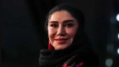  استایل غیرمنتظره و هنری نسیم ادبی با طرح‌های پرنقش‌ونگار که نگاه‌ها را در برنامه “شفرونی” میخکوب کرد! / رقص رنگ و نقش روی لباس بازیگر