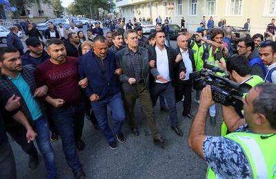  اتهام کودتا؛ حمله پلیس جمهوری آذربایجان به خانه یک چهره مخالف حکومت