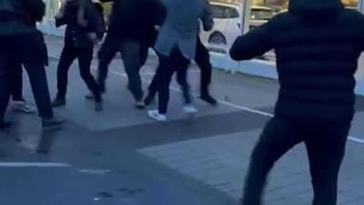  حمله جوانان به جولیان اشمیت، عضو حزب «آلترناتیو برای آلمان»