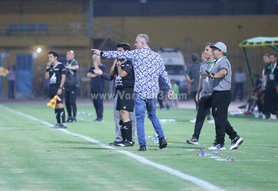  ابتکار کمالوند: وی‌ای‌آر دستی در لیگ یک! (عکس)