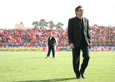  همه در پرسپولیس روزنامه‌ می‌‌خوانند! (عکس)