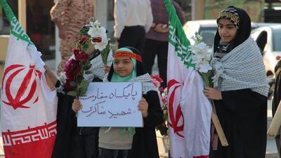  برگزاری رزمایش اقتدار بسیجیان لارستانی همراه با غبارروبی قبور مطهر شهدا