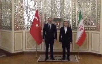  استقبال عراقچی از وزیر خارجه ترکیه در محل وزارت خارجه