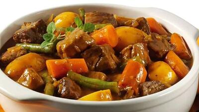  طرز تهیه خوراک لوبیا سبز مجلسی با هویج و آلو