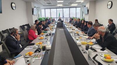  نشست مشترک کمیسیون پتروشیمی اوپکس با کمیسیون انرژی اتاق بازرگانی تهران با موضوع عرضه اوره در بورس کالا با قیمت آزاد با حضور مدیران، بازرگانان، و فعالین پتروشیمی و نمایندگان سازمان برنامه و بودجه