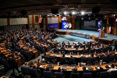  عارف: فناوری اطلاعات و ارتباطات امن‌ترین و پرسودترین حوزه‌ سرمایه‌گذاری در ایران است / در آستانه جهش دیجیتال هستیم