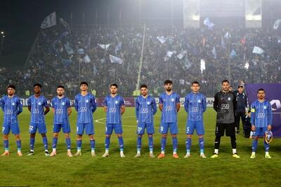  استقلالی‌ها برای داور دربی بنر به دست شدند!