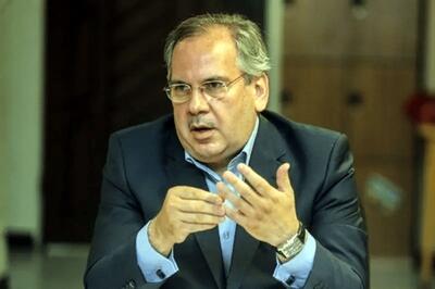  سریع‌القلم: فقرا نباید وارد سیاست و اقتصاد شوند!