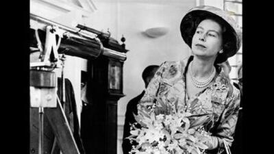  ملکه الیزابت در سن ۱۶سالگی در لباس پیشاهنگی