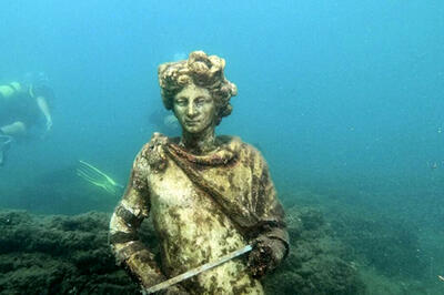  کشف مجسمه‌ ۳۰۰۰ ساله دست‌نخورده از زیرِ آب