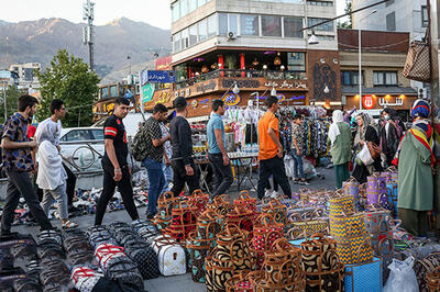  اتفاق عجیب در تهران اجاره موزاییکی پیاده‌رو مقابل مغازه!