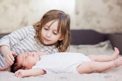  ۷ راهکار عملی برای آماده کردن کودک برای ورود خواهر یا برادر جدید