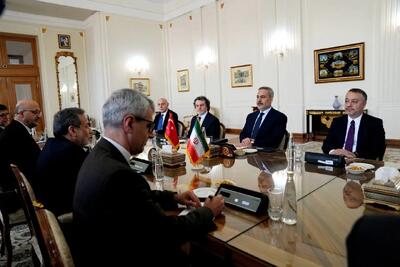  تاکید وزرای خارجه ایران و ترکیه بر عزم دو کشور برای توسعه مناسبات