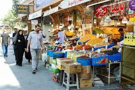  عجیب اما واقعی؛ اجاره موزاییکی پیاده رو مقابل مغازه ها در تهران+ فیلم