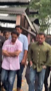  حضور سلمان خان با بادیگارد مسلح در خیابان‌های هند + فیلم