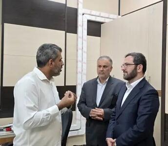  بازدید سرزده مدیرعامل بانک کشاورزی از شعبه جاسک/ تأکید متقی‌نیا بر تسریع خدمت‌رسانی به مردم