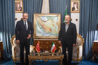  وزیر امور خارجه ترکیه با علی لاریجانی دیدار و گفت وگو کرد