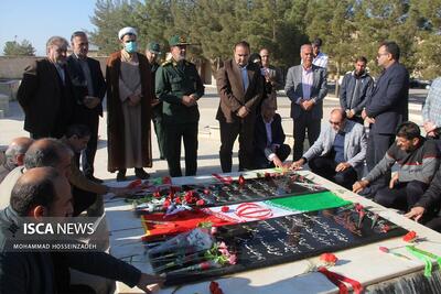  مراسم معنوی غبارروبی مزار شهدا در دانشگاه آزاد گناباد