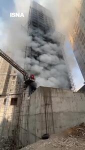  نجات بیش از ۳۰ نفر از آتش‌سوزی برج ۲۰ طبقه در حال ساخت در غرب تهران