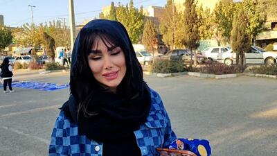  مادری که برای فرزند استقلالی اش به ورزشگاه آمده است