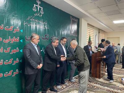  حل ۵ معضل ثبتی در البرز؛ تعیین‌ تکلیف پرونده‌هایی با عمر ۴۰ سال/ اسناد تک‌برگی برای تعاونی‌ها و شهرک‌های استان البرز صادر شد