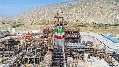  عملکرد درخشان صنایع پلیمر گچساران در اعتماد به سازندگان داخلی؛ ۱۸.۶درصد بیشتر از برنامه/ انعقاد بیش از ۹۰ درصد از حجم بودجه‌ای قراردادهای تجهیزات پروژه / همکاری بیش از ۳۰ شرکت فناور و نوآور با پروژه پلی‌اتیلن سنگین در بام نفتی ایران