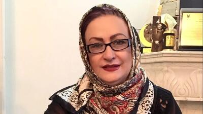  نگاهی به استایل رسمی و مهمانی مریم امیرجلالی با رنگ سفید و روسری گُل گُلی/ چه بهش اومده+عکس