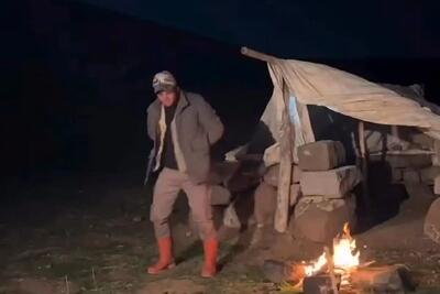  آواز محلی؛ رقص چوپان با آهنگ ناری ناری نیمه شب وسط بر و بیابون