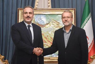  وزیر امور خارجه جمهوری ترکیه، امروز در محل دبیرخانه شورای عالی امنیت ملی ایران با دکتر علی لاریجانی دیدار و گفت‌وگو کرد + عکس