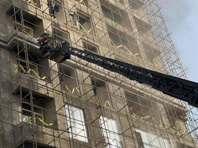  مهار آتش‌سوزی یک برج نیمه‌کاره در بزرگراه همدانی