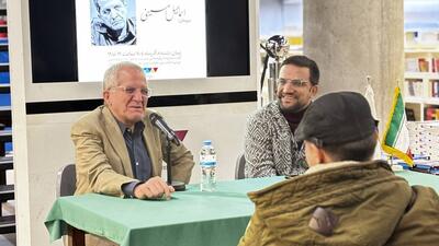  دانشجویان به‌خاطر شبکه‌های اجتماعی گمان می‌کنند همه‌چیز را می‌دانند/پیش از انقلاب جلسات شعر محدود بودند